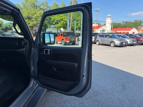 Used 2023 Jeep Wrangler Unlimited Sahara AWD/4WD image 29