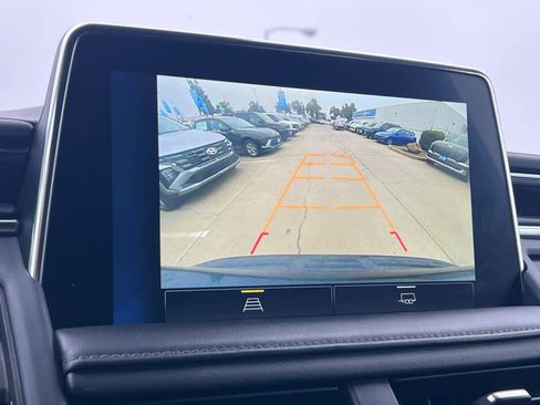 Used 2023 Chevrolet Suburban LT image 20