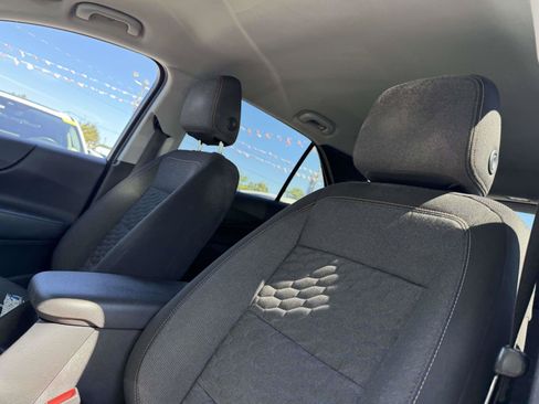Used 2018 Chevrolet Equinox LT FWD image 9