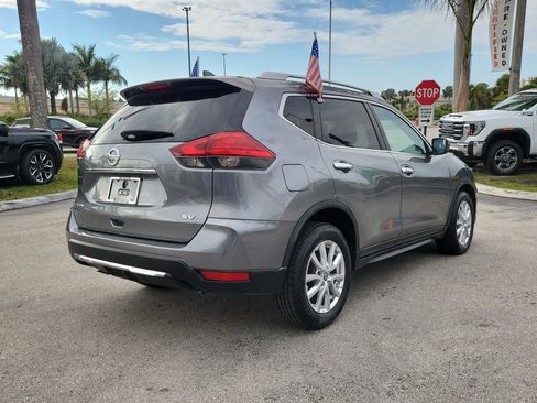 Used 2017 Nissan Rogue SV image 5