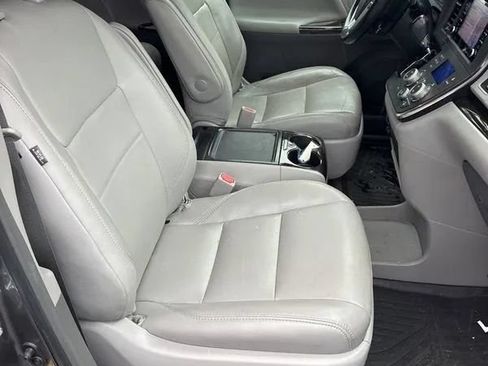Used 2018 Toyota Sienna XLE w/ XLE Navigation Package FWD image 20