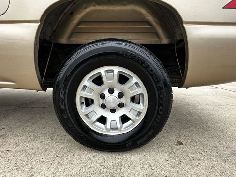 Used 2005 GMC Sierra 1500 SLE w/ Off-Road Package image 40