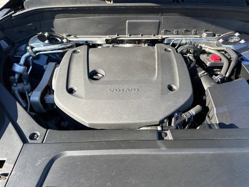 Certified 2025 Volvo XC90 B6 Plus image 35