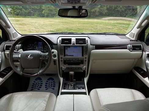 Used 2016 Lexus GX 460 w/ Premium Package AWD/4WD image 16