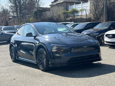 Used 2026 Tesla Model Y 2WD image 1
