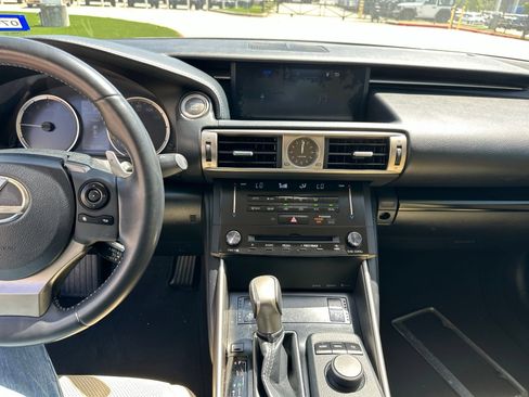 Used 2014 Lexus IS 250 w/ Premium Package RWD image 10