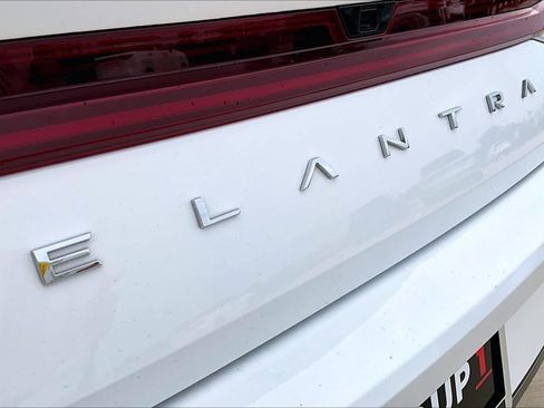 Certified 2023 Hyundai Elantra Limited FWD image 10