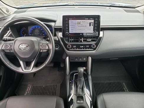 Used 2022 Toyota Corolla Cross XLE w/ Convenience Package AWD/4WD image 14