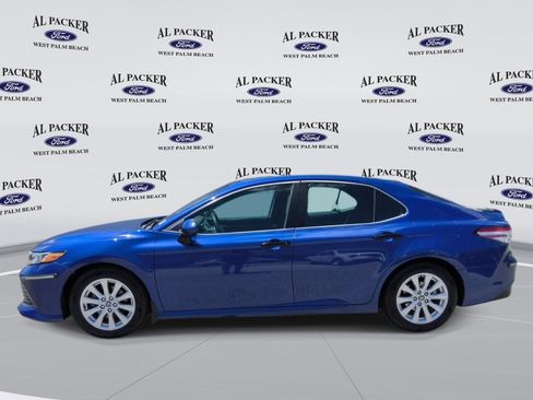 Used 2018 Toyota Camry LE FWD image 2