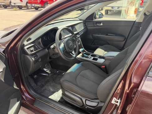 Used 2018 Kia Optima LX w/ 17" Alloy Wheels Package FWD image 9