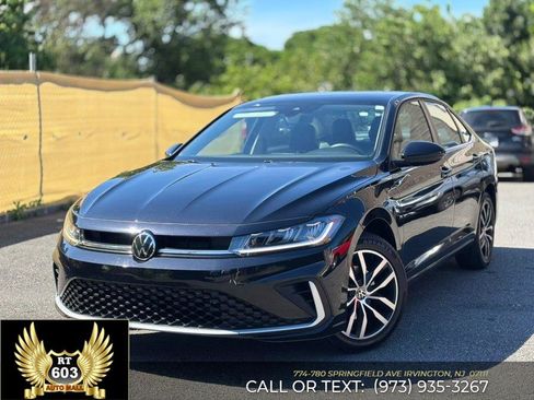 Used 2025 Volkswagen Jetta SE FWD image 1