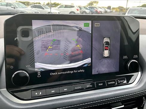 Used 2021 Nissan Rogue SL w/ Premium Package image 22