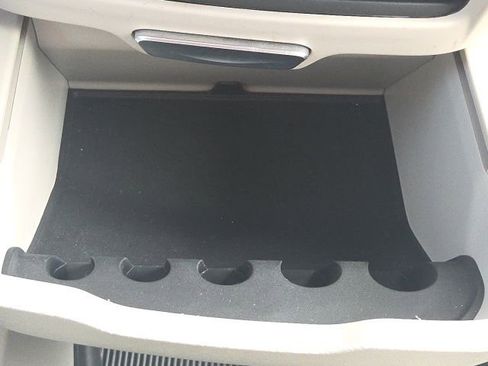 Used 2023 Chrysler Pacifica Touring-L image 39