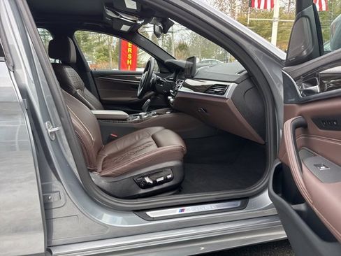 Used 2023 BMW M550i xDrive image 18