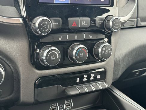 New 2026 RAM 1500 4x4 Crew Cab image 18