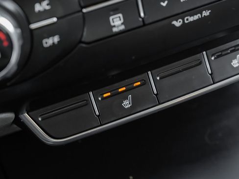 Used 2017 Kia Sorento LX w/ LX Convenience Package image 23