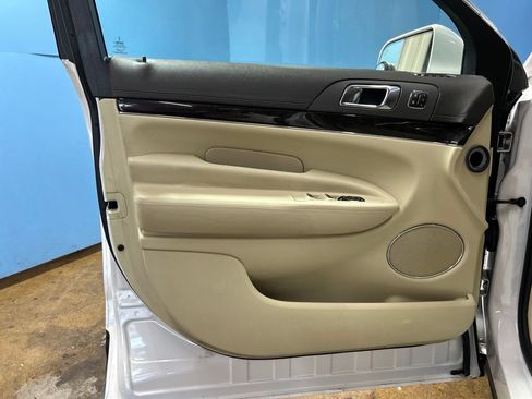 Used 2019 Lincoln MKT AWD image 32