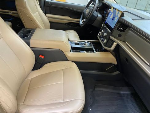 Used 2023 Ford Expedition XLT RWD image 24
