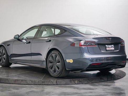 Used 2022 Tesla Model S Standard Range image 3