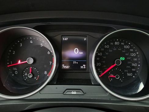 Used 2018 Volkswagen Tiguan SEL AWD/4WD image 13
