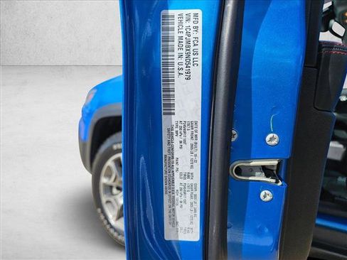 Used 2022 Jeep Cherokee Trailhawk image 24