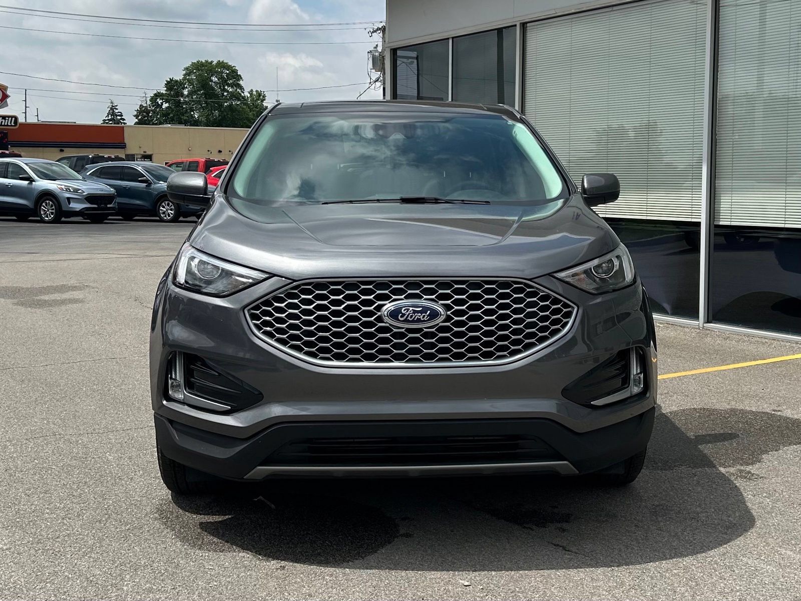Used 2024 Ford Edge SEL w/ Convenience Package AWD/4WD image 2