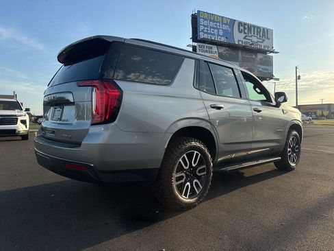 Used 2024 GMC Yukon AT4 w/ Technology Package AWD/4WD image 9