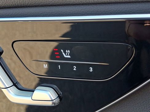 Used 2025 Mercedes-Benz GLC 300 4MATIC image 25