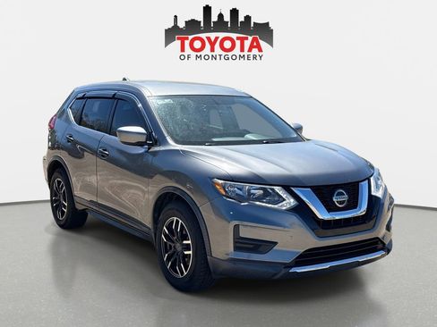 Used 2018 Nissan Rogue S image 1
