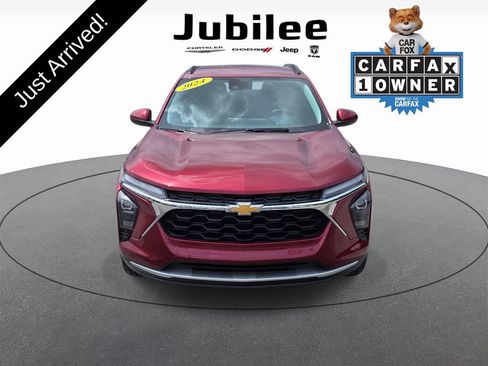Used 2024 Chevrolet Trax LT w/ LT Convenience Package FWD image 2