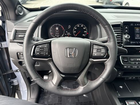 Certified 2025 Honda Ridgeline Black Edition image 18