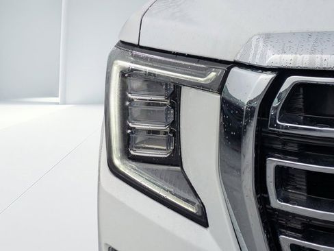 Used 2023 GMC Yukon SLT image 32