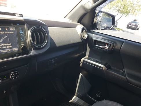 Used 2019 Toyota Tacoma TRD Off-Road AWD/4WD image 27