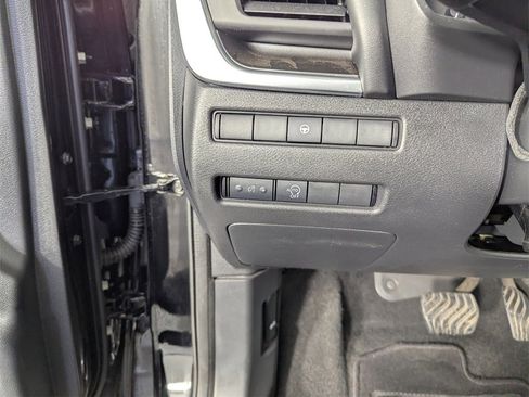 Used 2023 Nissan Rogue SV image 20