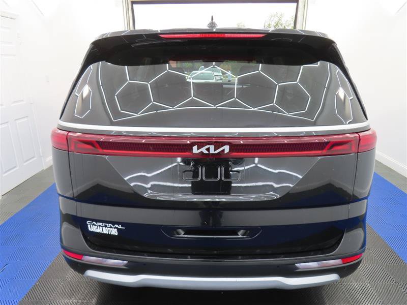 Used 2023 Kia Carnival LX FWD image 11