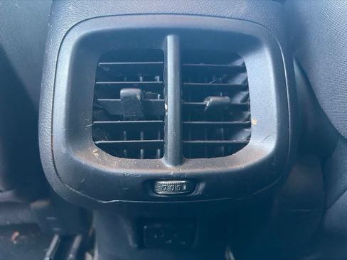 Used 2014 Jeep Cherokee Latitude FWD image 18