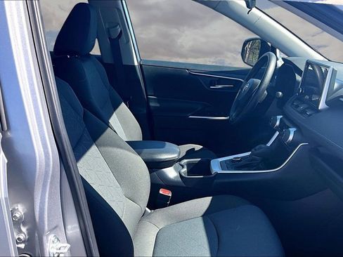 Used 2025 Toyota RAV4 XLE image 28