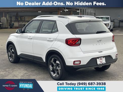 Certified 2025 Hyundai Venue SEL image 4