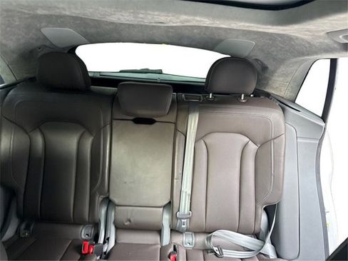 Used 2019 Audi Q8 Prestige w/ Luxury Package image 12