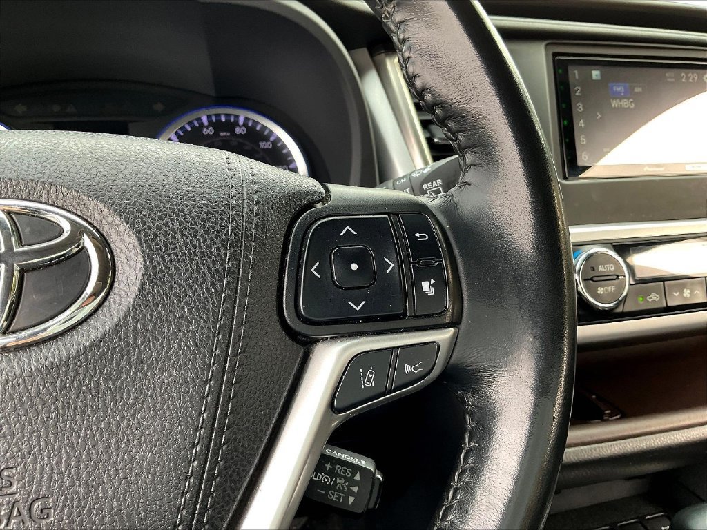 Used 2019 Toyota Highlander XLE AWD/4WD image 13