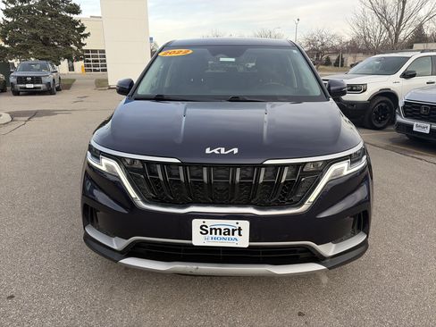 Used 2022 Kia Carnival LX image 2