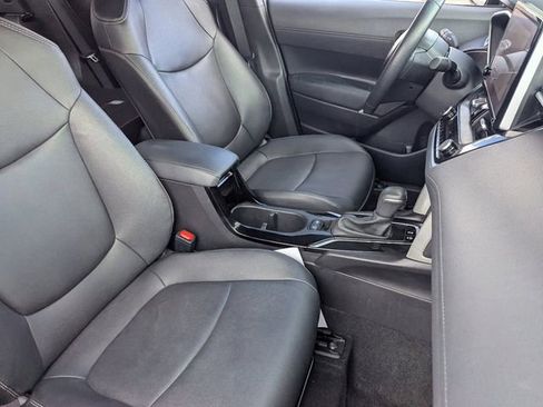 Used 2025 Toyota Corolla Cross XLE image 10