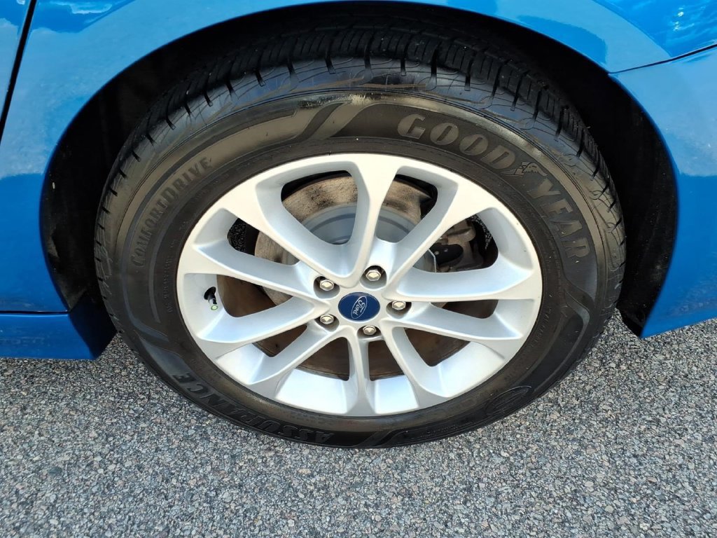 Used 2020 Ford Fusion SE FWD image 12