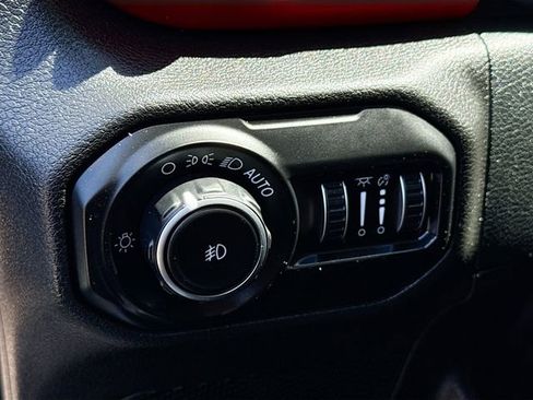 Used 2018 Jeep Wrangler Unlimited Rubicon AWD/4WD image 11