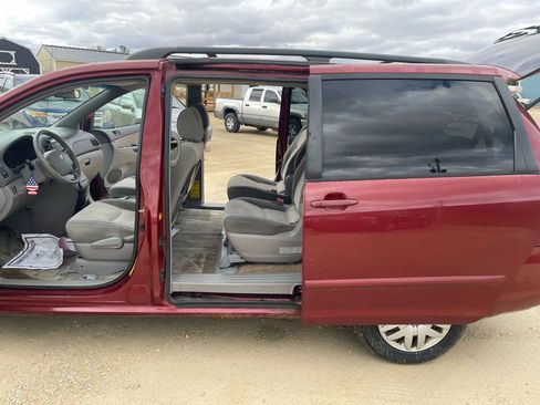 Used 2007 Toyota Sienna LE image 10