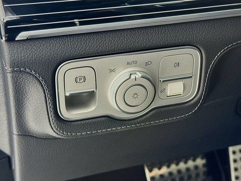 Used 2026 Mercedes-Benz GLS 580 4MATIC image 11