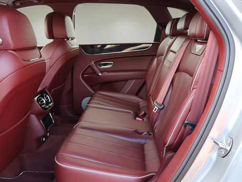 Used 2020 Bentley Bentayga AWD/4WD image 15