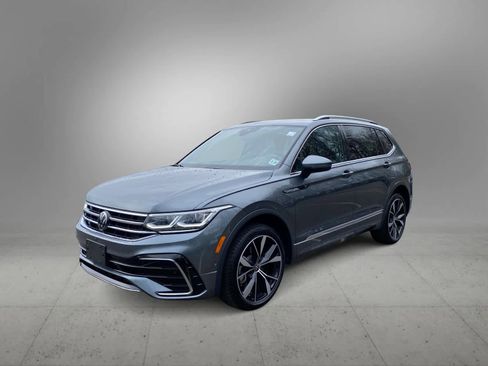 Used 2024 Volkswagen Tiguan SEL R-Line image 2