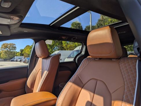 New 2026 Chrysler Pacifica Pinnacle w/ Trailer Tow Group image 13