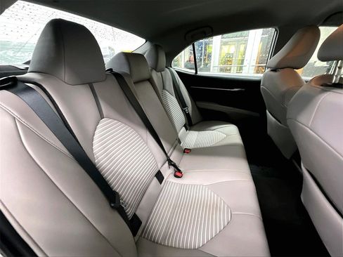 Used 2022 Toyota Camry SE image 16